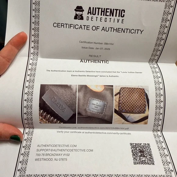 *Beautiful* Authentic Louis Vuitton - Damier Ebene Messenger Bag - Picture 16 of 16